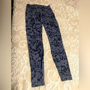 Authentic lululemon leggings. Sz 6. Used but good condition.